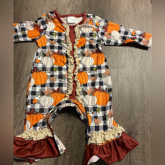 Pumpkin boutique romper - Picture 1 of 2